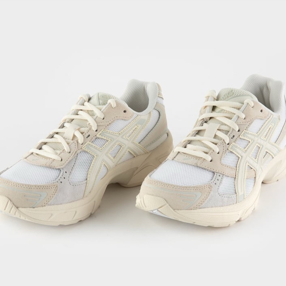 Women ASICS Gel 1130 White Birch  Size 8.5 like new